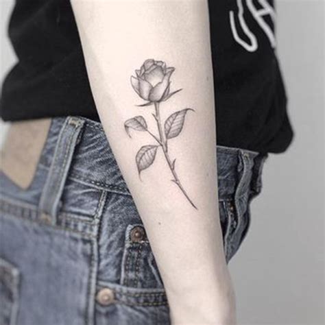 rose tatouage femme.